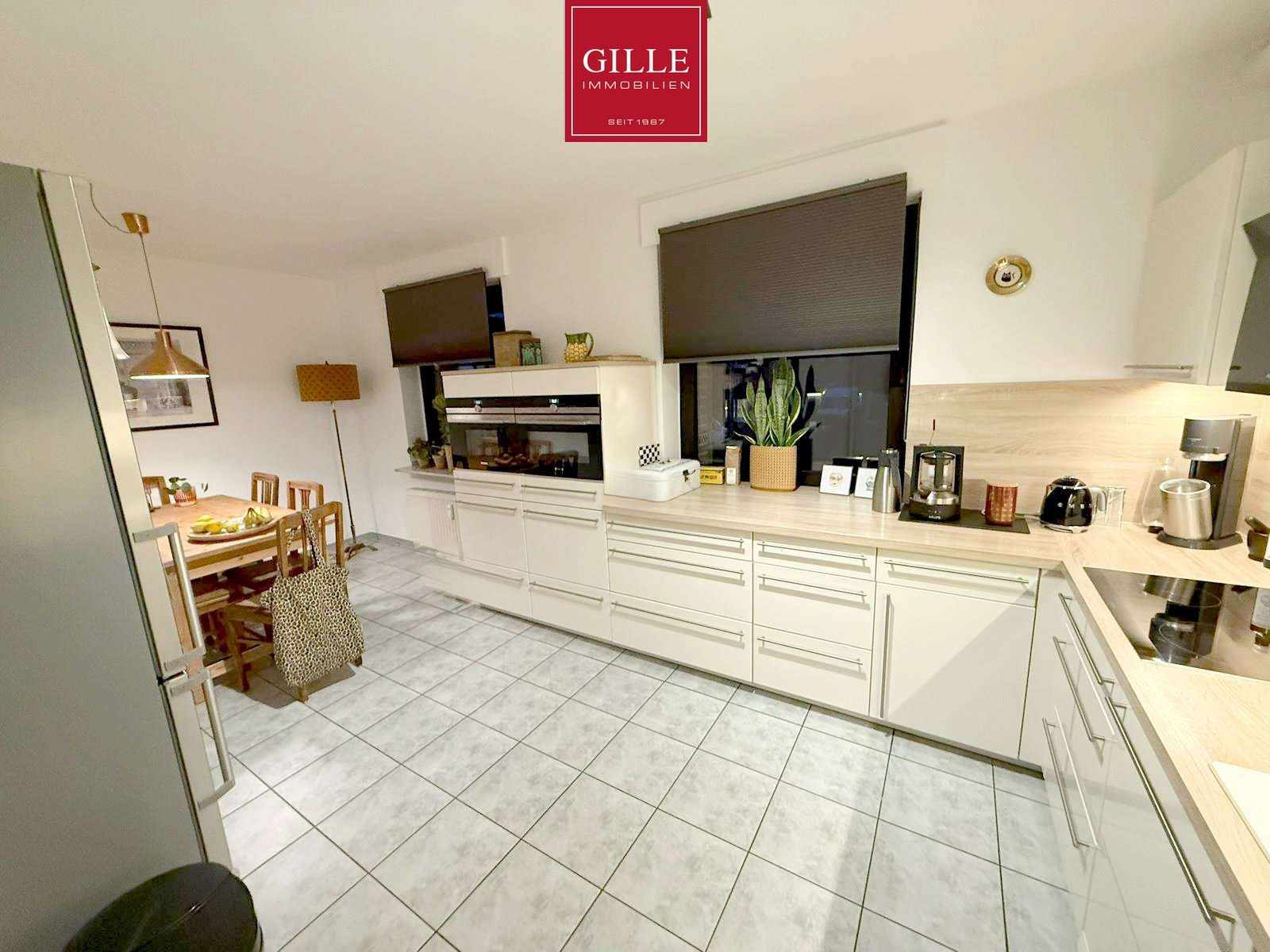 Ansicht 7 von: Charmant & Großzügig: 2-Zim.Whg mit großem Wohnraum, Dachterrasse, Duschbad Kamin & Garage in Kaarst